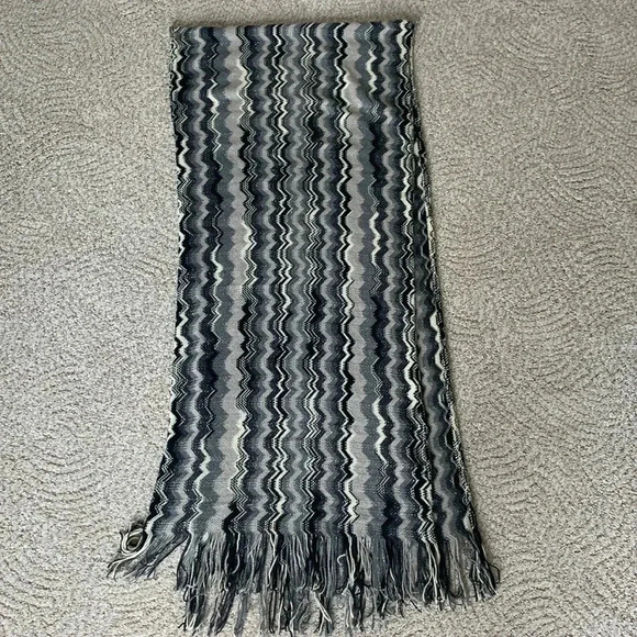 Missoni Scarf  zig zag pattern black and gray made in Italy - Picture 1 of 6